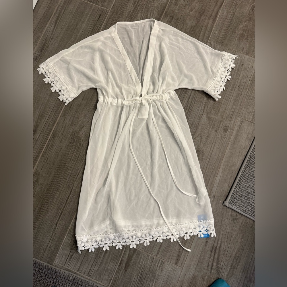 Cupshe White Lace Floral Cover-Up-NWT